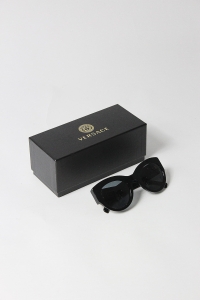 Czarne okulary przeciwsłoneczne, VERSACE