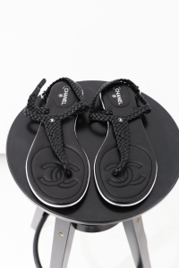 Czarne, skórzane, plecione sandały, CHANEL, 38 