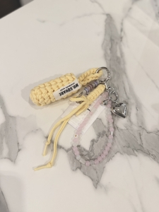 Brelok-talizman (etui na pomadkę) 