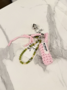 Brelok-talizman (etui na pomadkę) 