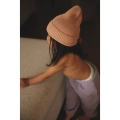 hvid-caloroczna-czapka-z-welny-merino-fonzie-beanie-rose.webp
